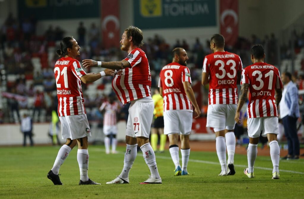 Antalyaspor vs Trabzonspor: Një përballje që premton emocione