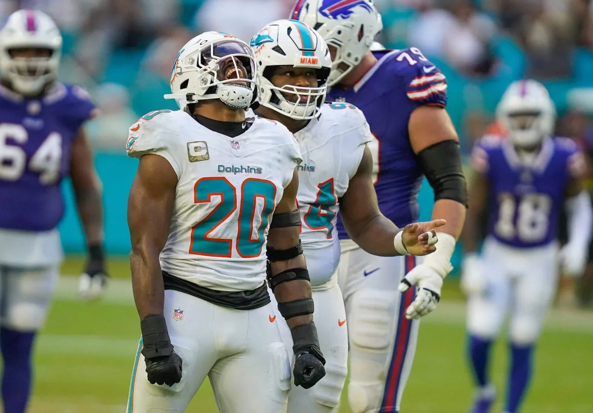 Dolphins sign NFL tackling leader to extension amid rebuild